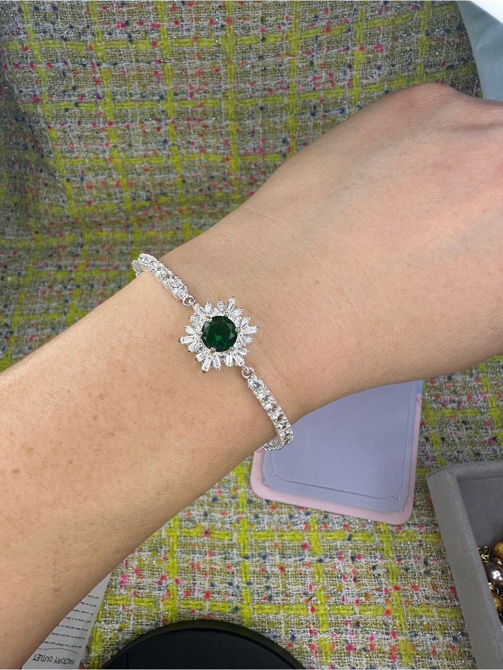AA great Silver Bracelet with Dark Green Sunburst Crystal Center